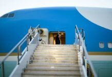 Подставил журналистов и госсекретаря: Трамп рассказал, как менялся самолетами из-за угрозы покушения