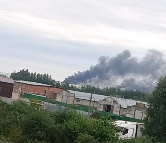 В России горит крупнейший логистический хаб Wildberries: пожар виден на километры вокруг