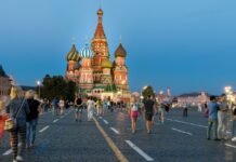 США попросили Украину не бить по Москве во время визита директора ЦРУ, — Axios