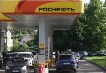 В Москве снова считают литры: российские АЗС ограничили продажу бензина