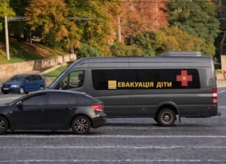 Полиция остановила эвакуационный рейс из Херсона: Красный Крест просит власть вмешаться