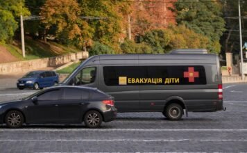 Полиция остановила эвакуационный рейс из Херсона: Красный Крест просит власть вмешаться