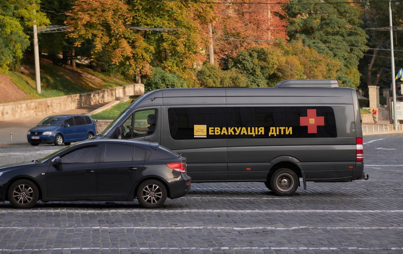 Полиция остановила эвакуационный рейс из Херсона: Красный Крест просит власть вмешаться