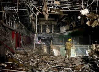 В Днепре российские дроны атаковали большой ТЦ: что известно (фото)