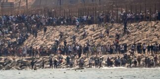 Миграционный кризис в Испании: власти построят новый барьер после прорыва 60 тысяч мигрантов (видео)