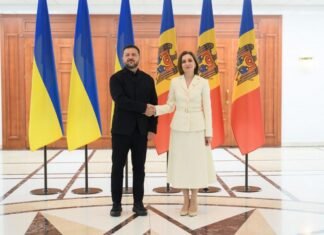 Санду вручила Зеленскому высшую государственную награду Молдовы