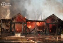 Россияне атаковали рынок «Петровка» в Киеве: сгорели тысячи книг (фото, видео)