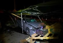 В Одесском районе автомобиль врезался в торговую палатку: погиб 20-летний брат водителя