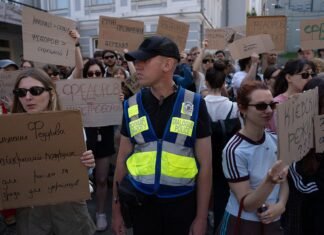 Месяц протестов за Федорова. В центре Киева проходит очередное шествие (видео)