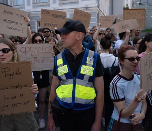 Месяц протестов за Федорова. В центре Киева проходит очередное шествие (видео)