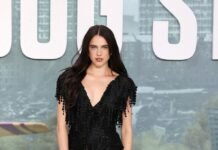 Маргарет Кволли надела экстравагантную «босую» обувь от Chanel на премьеру фильма
