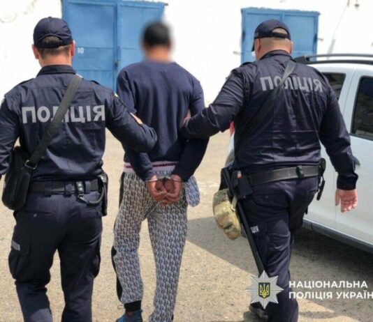 Подсел выпить, а потом получил отвертку: в Одесской области будут судить 20-летнего нападающего