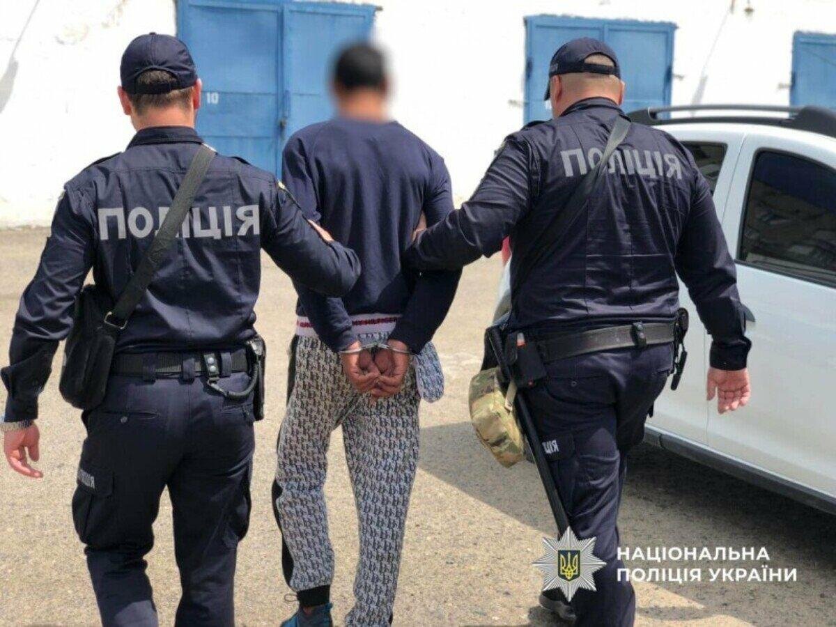 Подсел выпить, а потом получил отвертку: в Одесской области будут судить 20-летнего нападающего