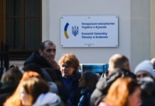 Украинским детям за границей упростили консульский учет: что изменилось