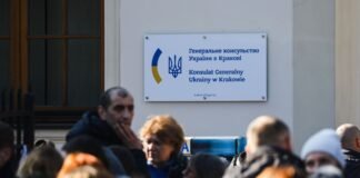 Украинским детям за границей упростили консульский учет: что изменилось