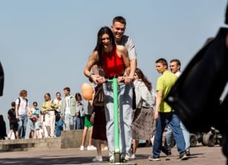 Улицы без электросамокатов: один из городов Украины закрывает прокат из-за жалоб