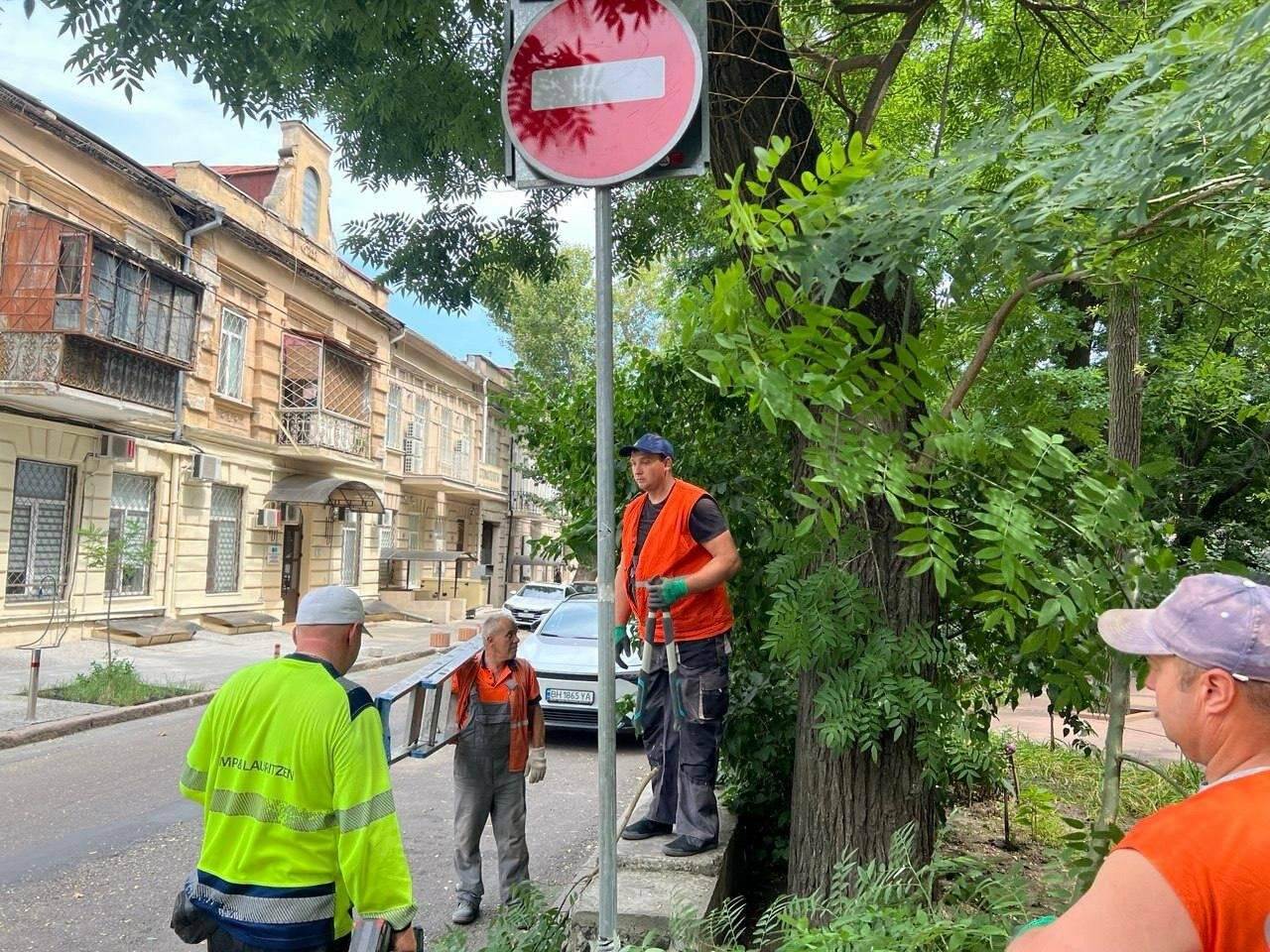 Светофоры вернули к работе: какие перекрестки в Одессе уже стали безопаснее