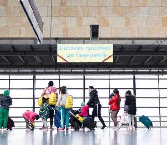 Сколько украинцев находятся в ЕС под временной защитой: данные Евростата