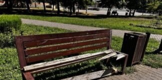 Детские площадки, лавки и урны уничтожают: как вандалы «хозяйничают» в Одессе
