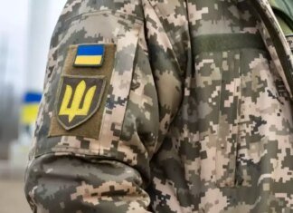 Одесский ТЦК прокомментировал видео, где мужчина в военной форме бьет подростка: подробности