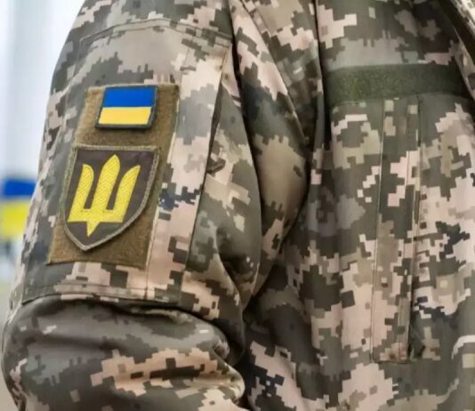 Одесский ТЦК прокомментировал видео, где мужчина в военной форме бьет подростка: подробности