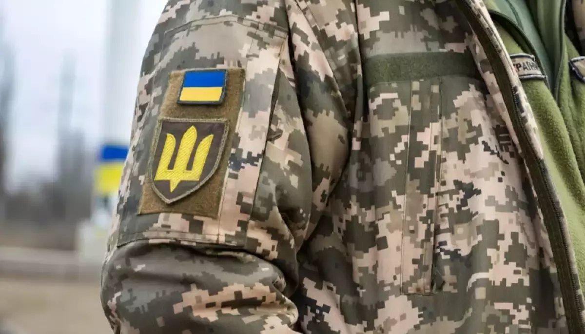 Одесский ТЦК прокомментировал видео, где мужчина в военной форме бьет подростка: подробности