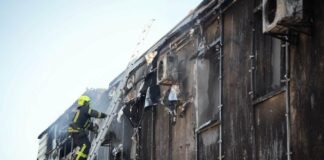 Черный дым над Одессой: масштабный пожар охватил складское здание
