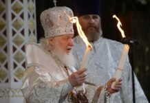 В России официально благословляют войну: РПЦ утвердила не менее 12 молитв