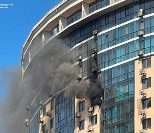 Взрывы в Одессе: дрон попал в жилой дом, есть пострадавшие — ОБНОВЛЯЕТСЯ