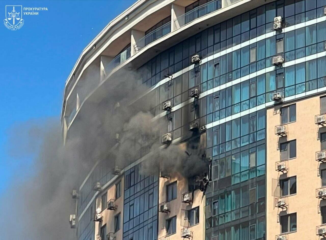 Взрывы в Одессе: дрон попал в жилой дом, есть пострадавшие — ОБНОВЛЯЕТСЯ