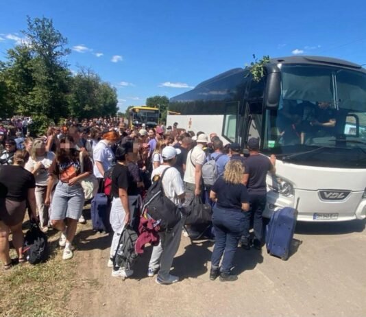 Новая атака на поезд в Одесской области: более 500 пассажиров эвакуировали, пострадал ребенок