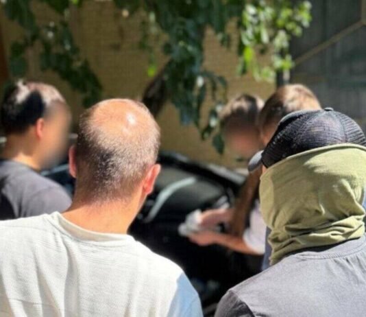 Без $1000 не поступишь: чиновника одесского колледжа подозревают в схеме с абитуриентом