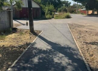 Новый асфальт и тротуары: в Одессе завершили ремонт улицы Моторной
