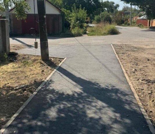 Новый асфальт и тротуары: в Одессе завершили ремонт улицы Моторной