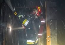Взрыв аккумулятора пробил стену между квартирами во Львове и заблокировал людей