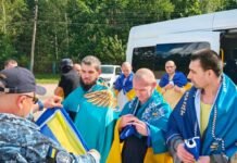 Украина через Беларусь вернула из плена 10 военных, считавшихся пропавшими без вести
