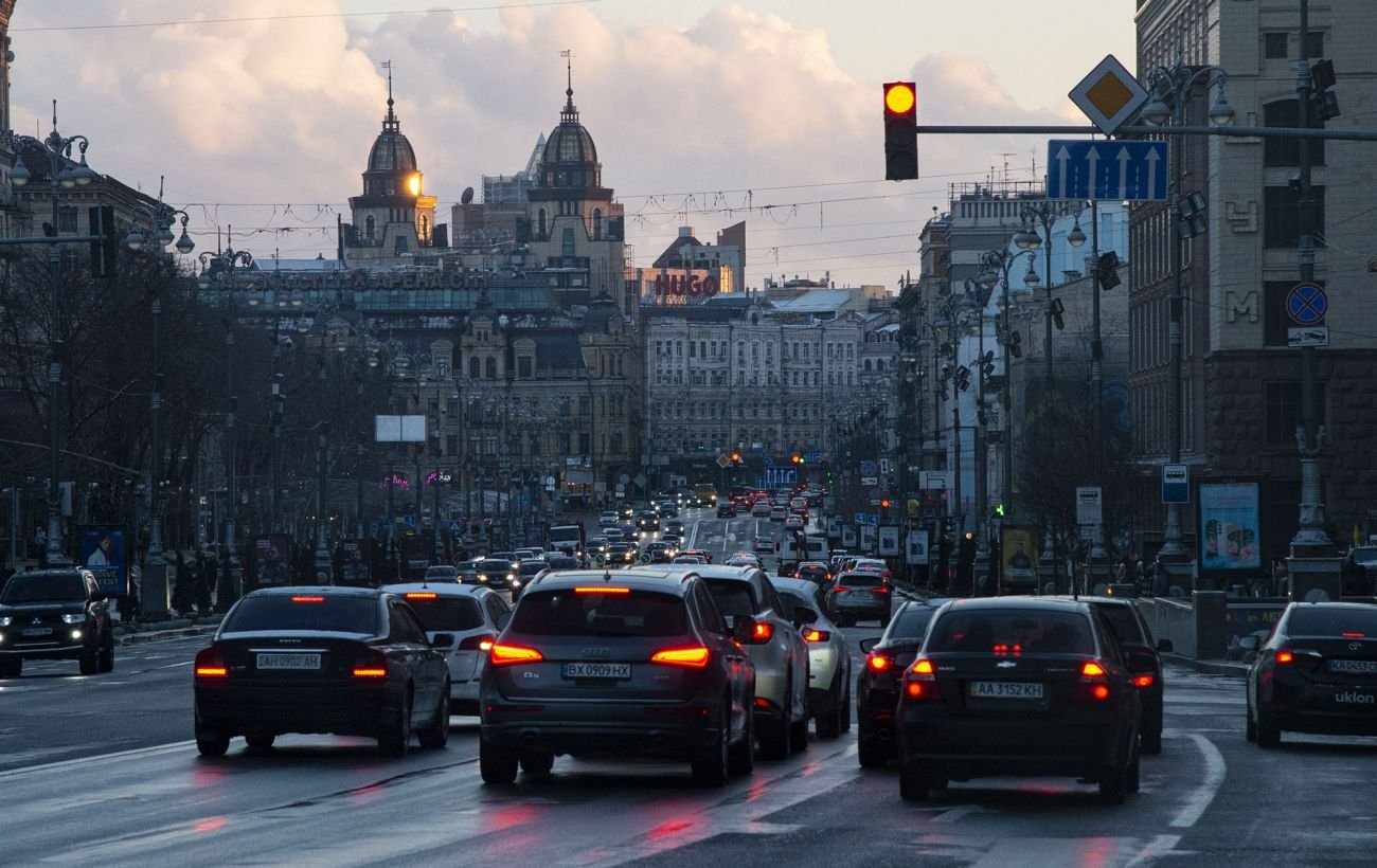 Авто «просится» в вашу полосу: должны ли вы его пропустить