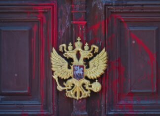 Россия отозвала посла из Лондона из-за помощи Британии Украине