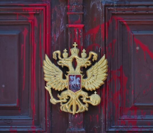 Россия отозвала посла из Лондона из-за помощи Британии Украине