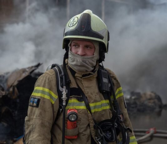 Россияне ударили по АЗС возле дома в Харькове, возник пожар