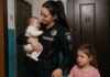 Плач за дверью: в Одессе 6-летний ребенок закрылся с младенцем в квартире