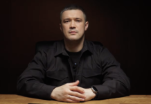 Эксминистр обороны Федоров призвал провести выборы: как отреагировали митингующие