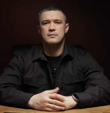 Эксминистр обороны Федоров призвал провести выборы: как отреагировали митингующие