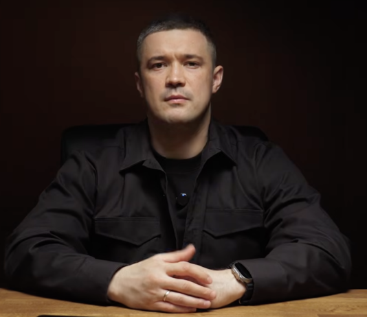 Эксминистр обороны Федоров призвал провести выборы: как отреагировали митингующие