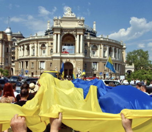 Сине-желтый над Одессой: сегодня Украина отмечает День Государственного Флага