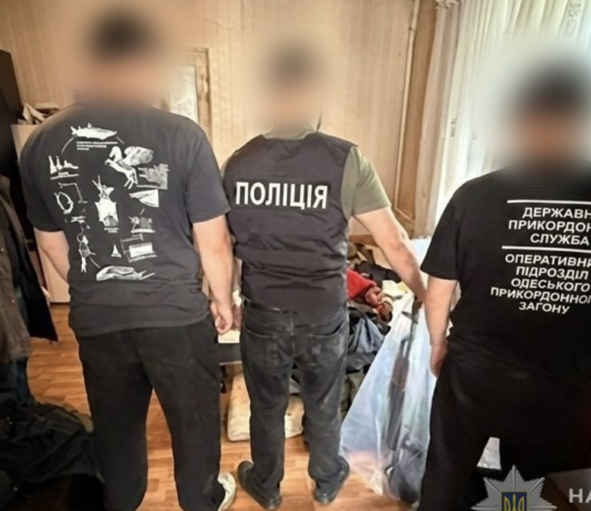 Автомат, гранаты, тротил и каннабис: в Одесской области военный хранил дома опасные «трофеи»