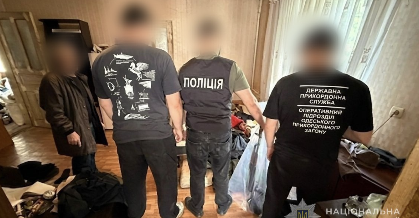 Автомат, гранаты, тротил и каннабис: в Одесской области военный хранил дома опасные «трофеи»