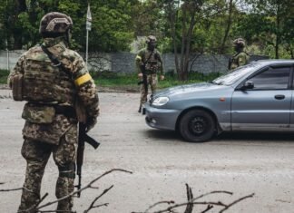Транспорт ловят на слух. РФ применяет новую тактику с дронами на фронте (видео)