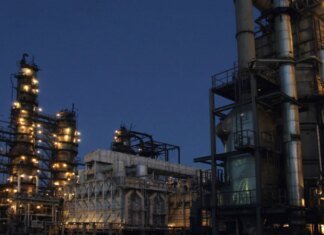 Один из крупнейших НПЗ России остановил 73% мощностей после атаки дронов