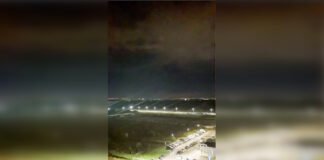 Дроны всю ночь нападали на Россию: горит порт Усть-Луга, в Тольятти РЭБ «отработал» по дому (видео)